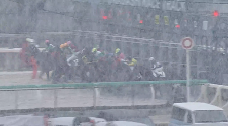 船橋競馬は降雪のため、3Rから開催取り止めに